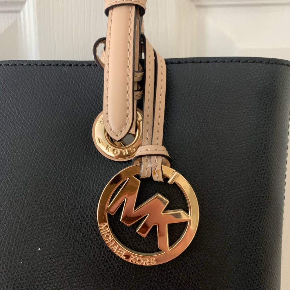 Micheal Kors black purse